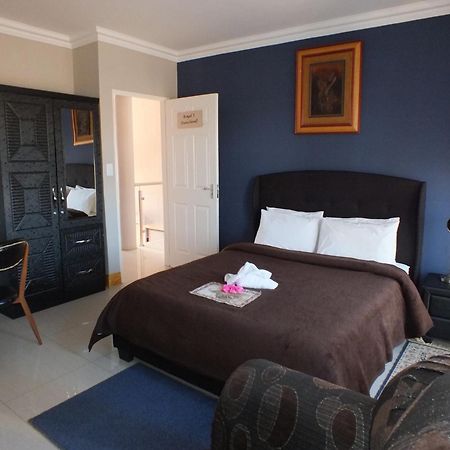 Royal Castle Guest House Windhoek Phòng bức ảnh