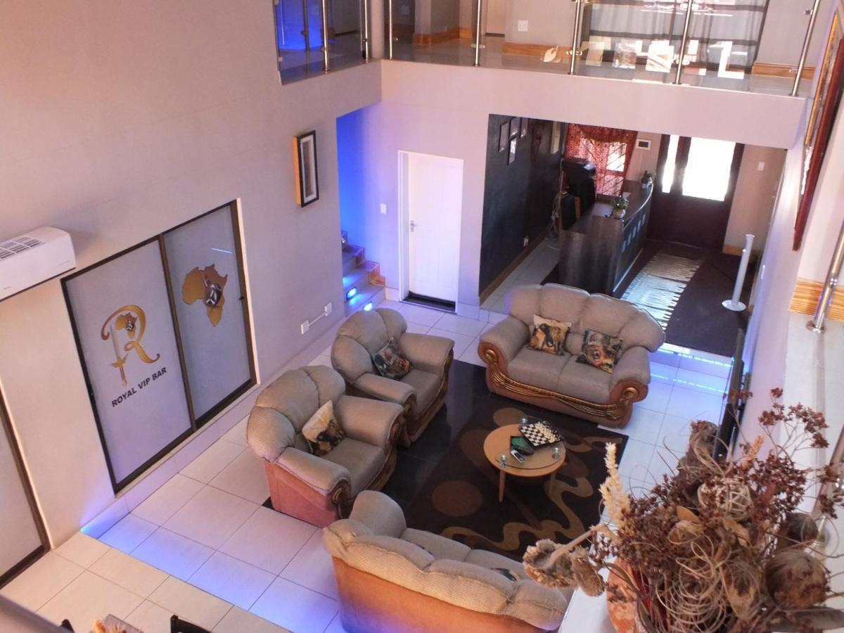 Royal Castle Guest House Windhoek Ngoại thất bức ảnh