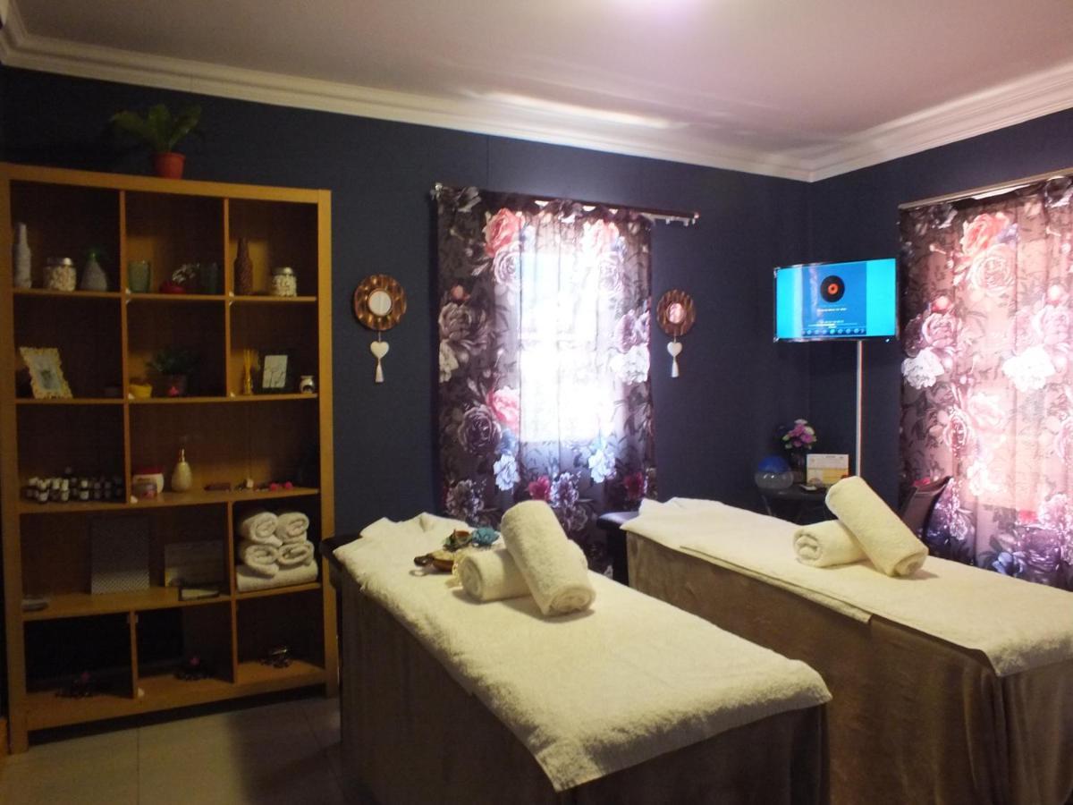 Royal Castle Guest House Windhoek Ngoại thất bức ảnh