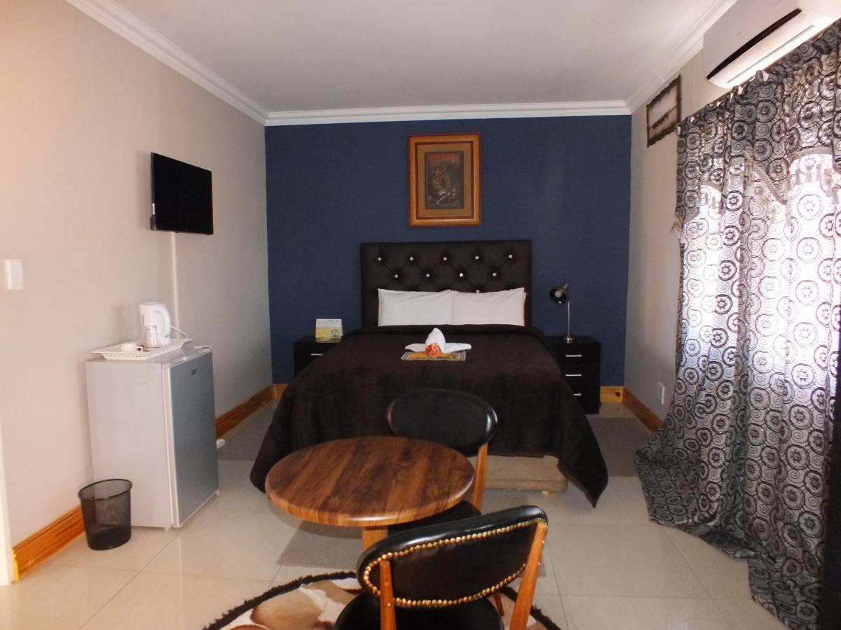 Royal Castle Guest House Windhoek Ngoại thất bức ảnh