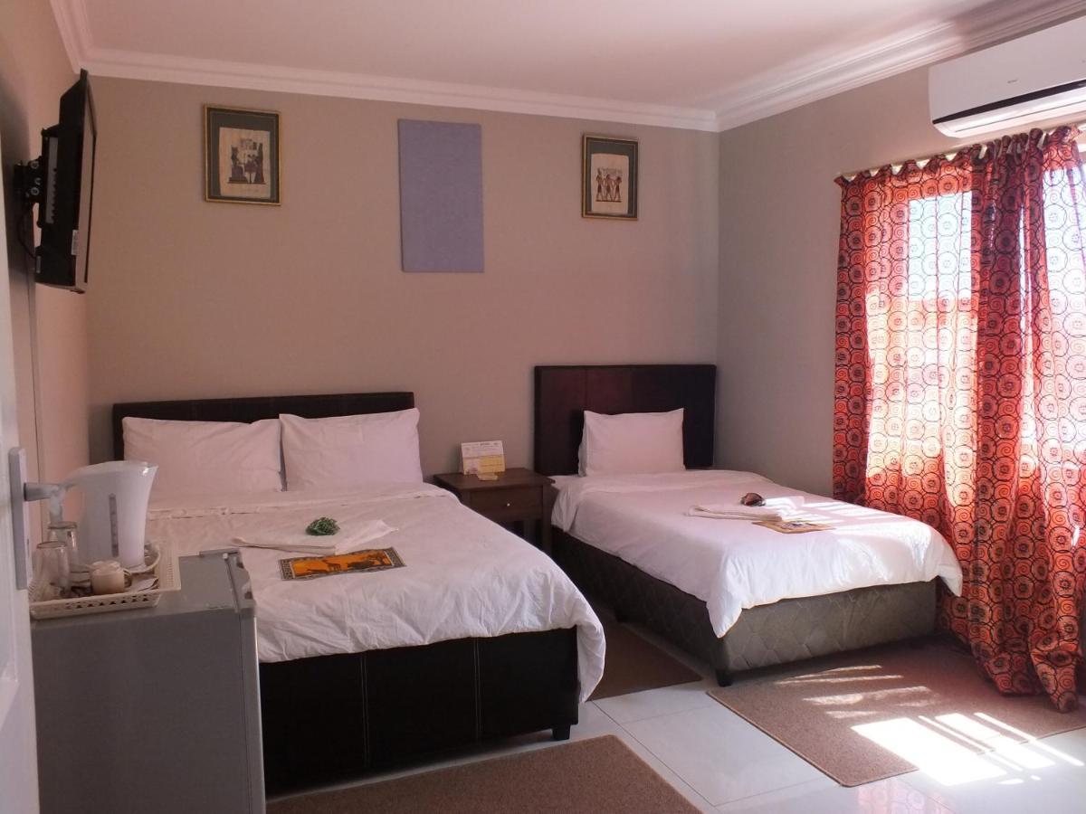 Royal Castle Guest House Windhoek Ngoại thất bức ảnh