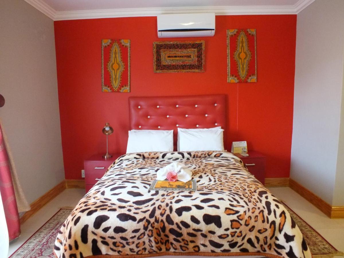 Royal Castle Guest House Windhoek Ngoại thất bức ảnh