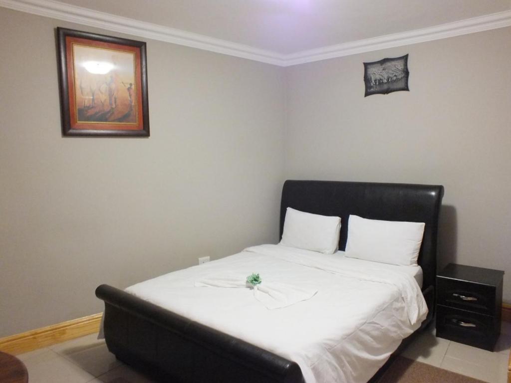 Royal Castle Guest House Windhoek Ngoại thất bức ảnh