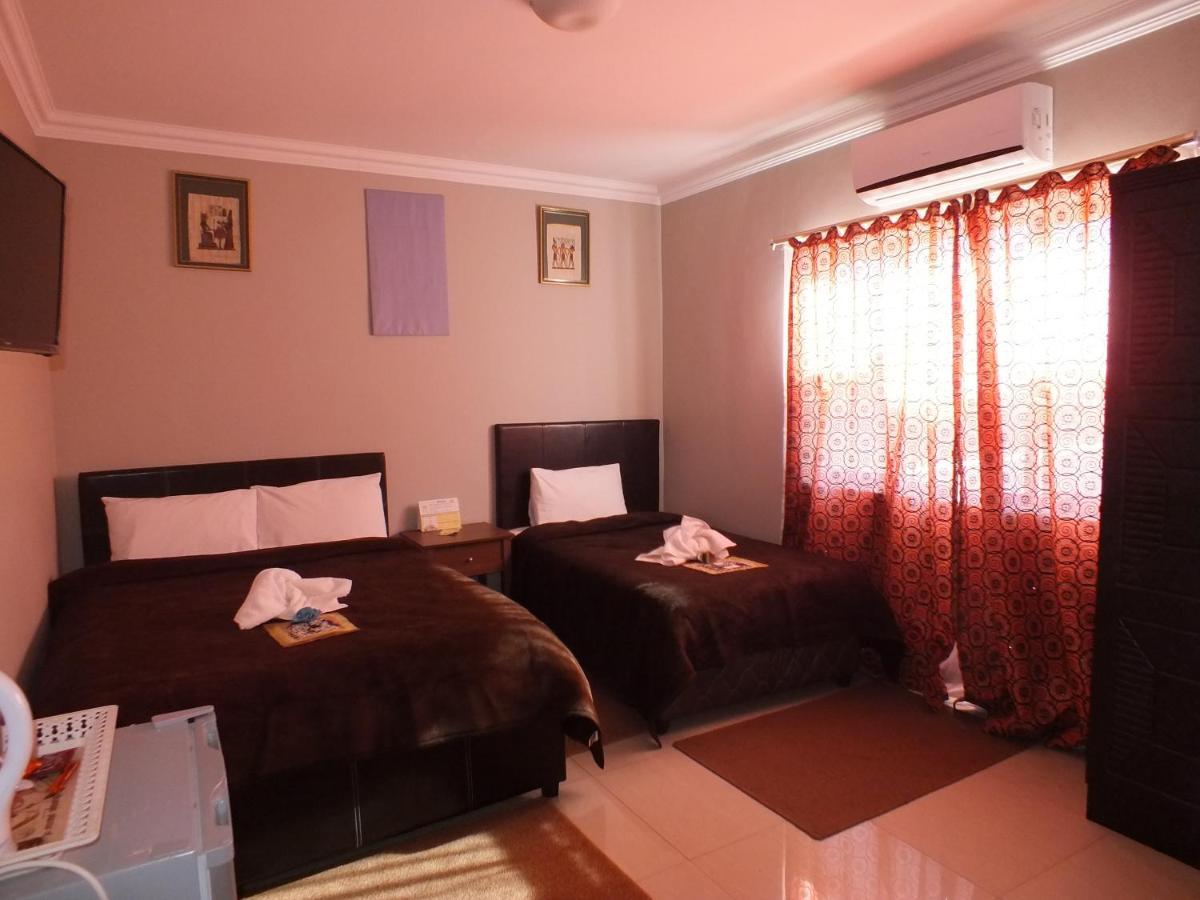 Royal Castle Guest House Windhoek Ngoại thất bức ảnh