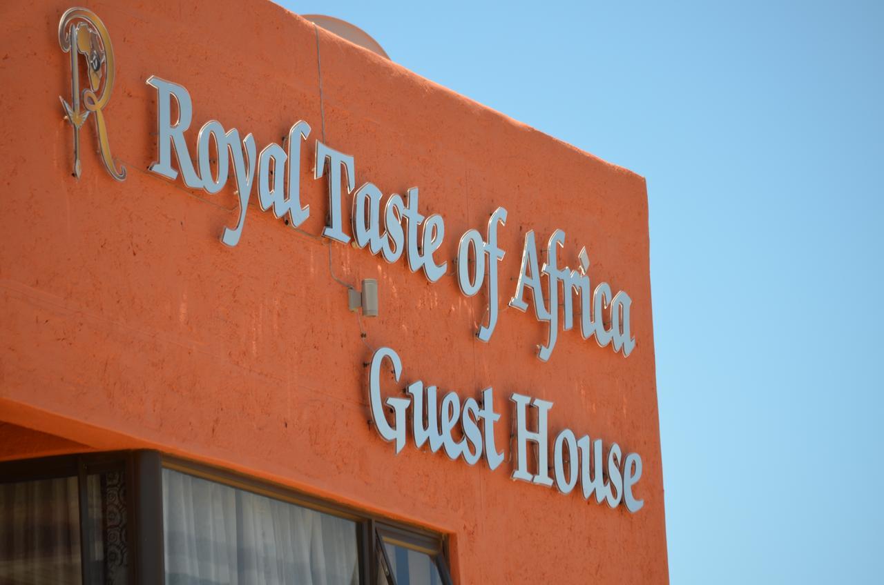 Royal Castle Guest House Windhoek Ngoại thất bức ảnh